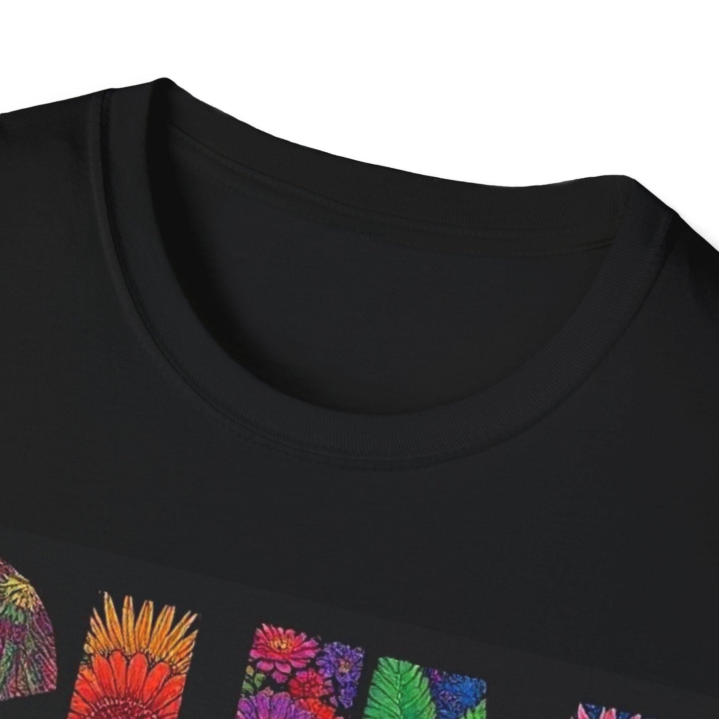 Vibrant Summer Floral Unisex T-Shirt – Playera Unisex Floral de Verano