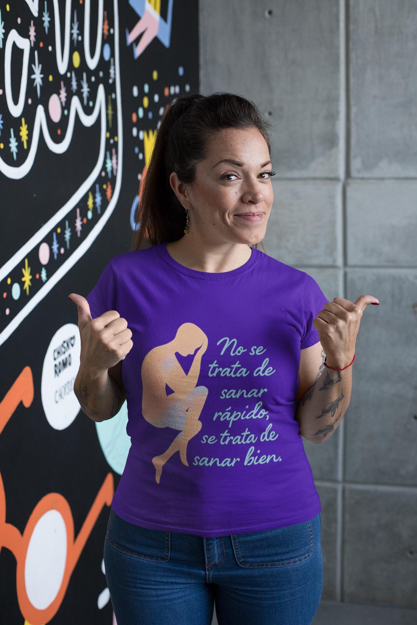 Camiseta emocional con frase - Sanar bien lleva su tiempo - Diseño moderno con tipografía artística