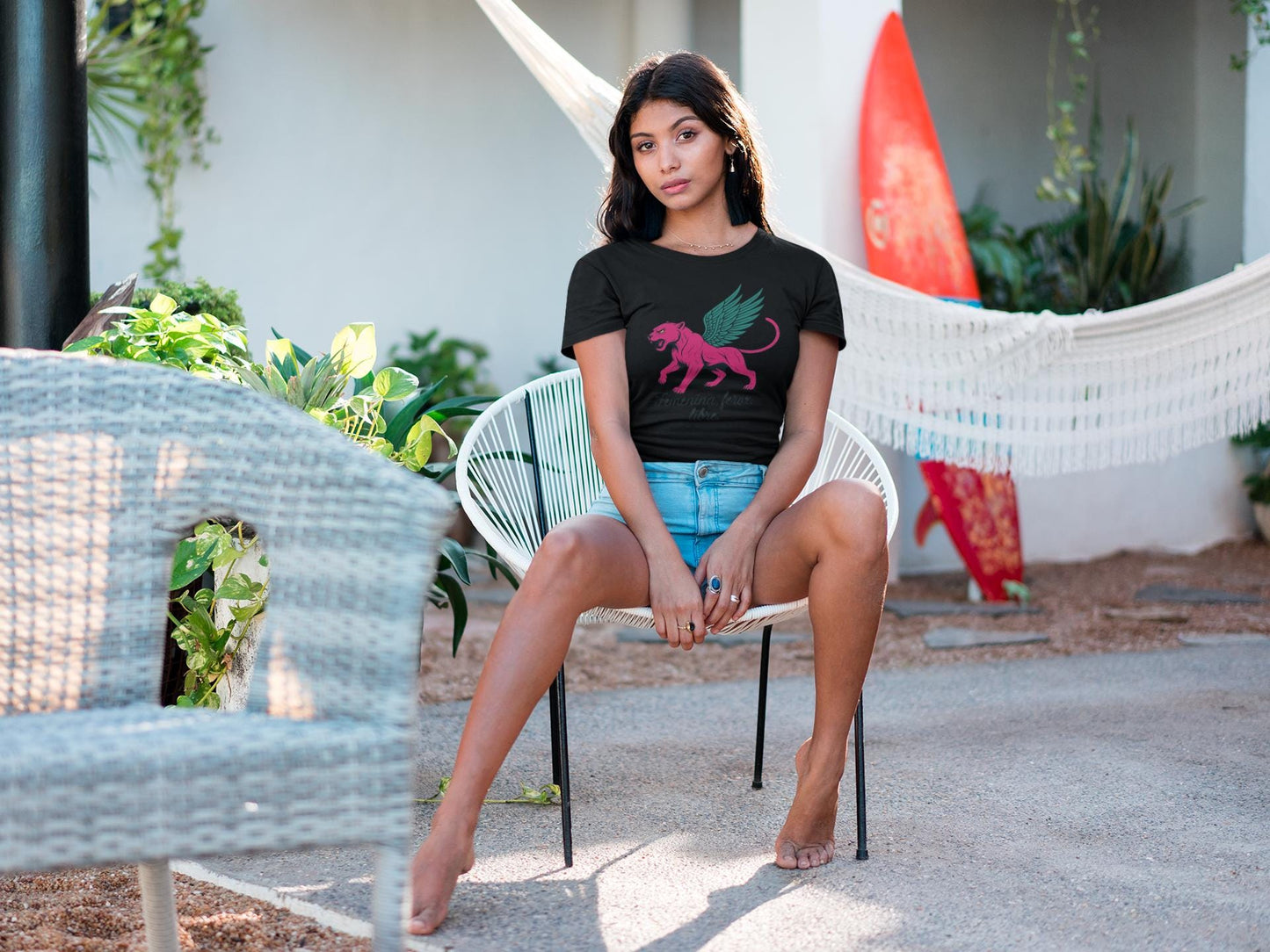 Empowering Women Streetwear Emotional Unisex Heavy Cotton Tee, Feminist T-Shirt Gift, Women's Rights Activist Apparel, Spanish Empowerment