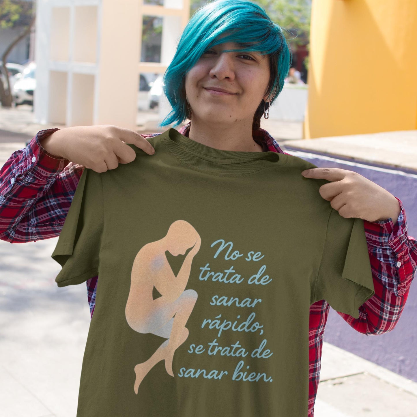 Camiseta emocional con frase - Sanar bien lleva su tiempo - Diseño moderno con tipografía artística