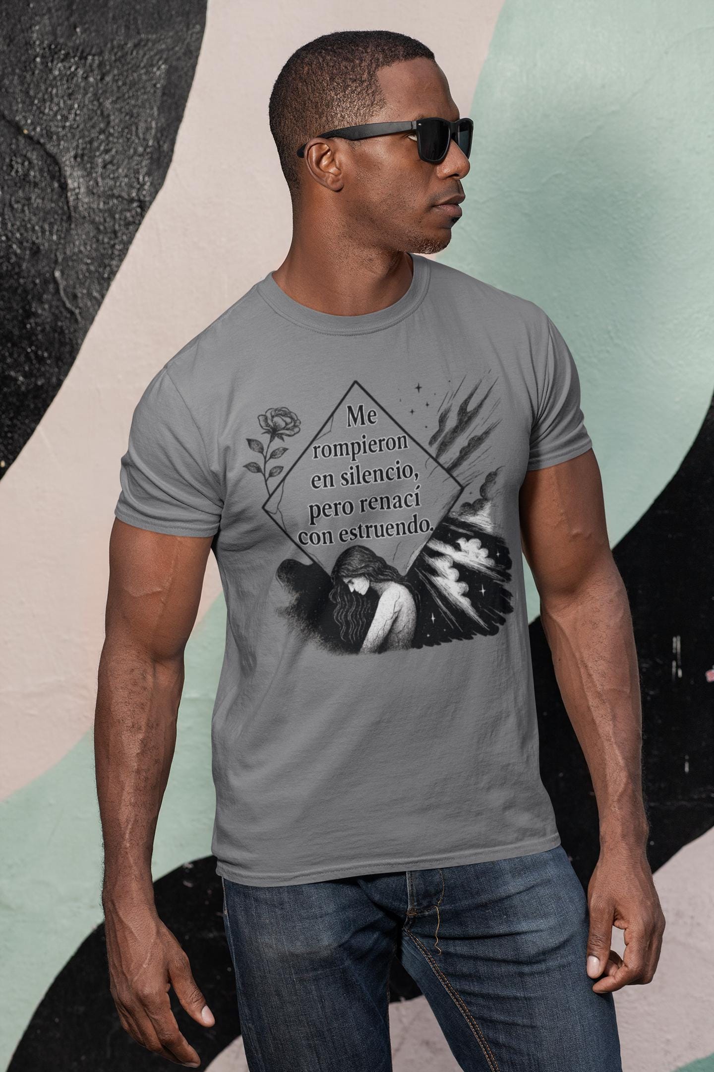Surrealista Unisex Garment-Dyed T-shirt, Resilencia, Empoderamiento, Transforma tu Historia en Arte, Renací con Estruendo, Frase